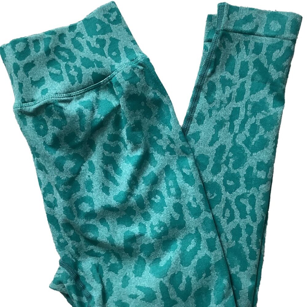 **NEW** Women's Cheetah Scrunch Butt Leggings Size: Medium